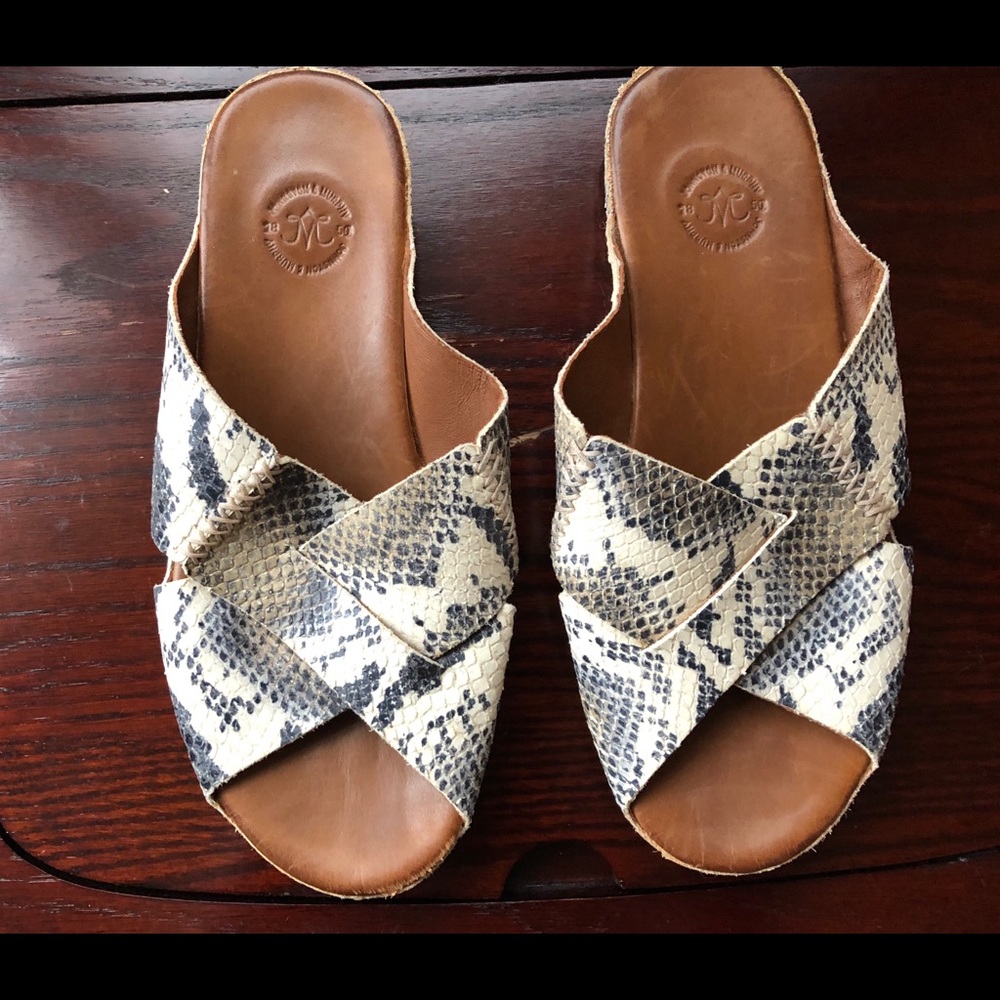 Flat sandal